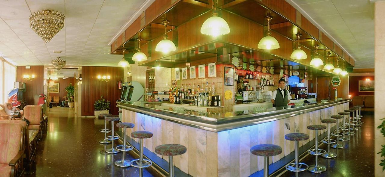 Hotel Continental Calella Buitenkant foto